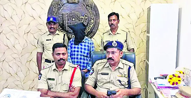 నకిలీ మావోయిస్టు అరెస్టు