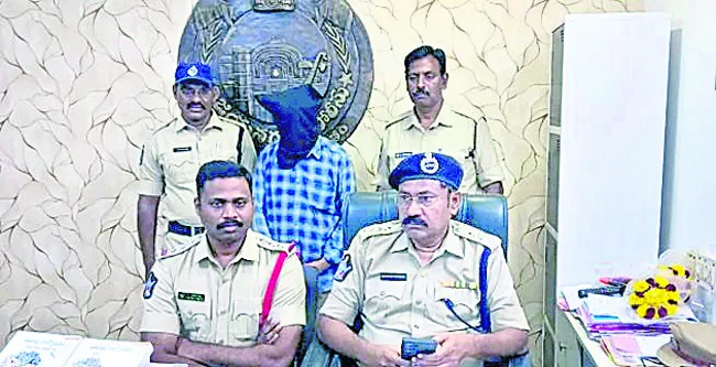 నకిలీ మావోయిస్టు అరెస్టు