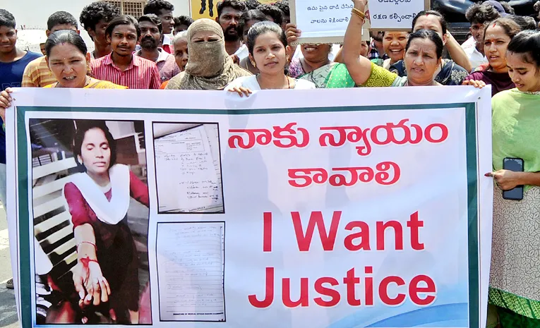  Police Constable Family Members Protest For Justice 
