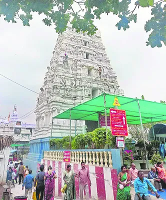 కల్యాణము చేతము రారండీ..