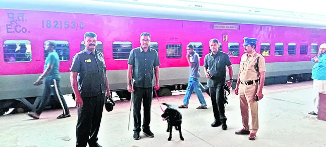 జిల్లాలో మంగళవారం పగలు, రాత్రి ఉష్ణోగ్రతలు పెరిగాయి. వే