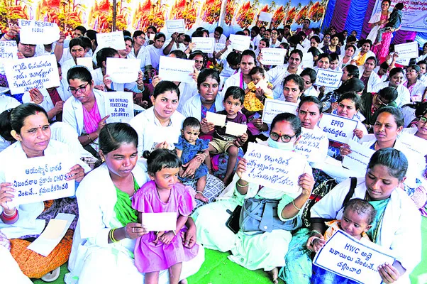 కలెక్టరేట్ ఎదుట ఆయుష్మాన్ సీహెచ్ఓల ధర్నా