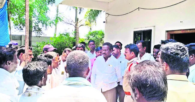 రైతు సంబరాలను అడ్డుకున్న పోలీసులు 