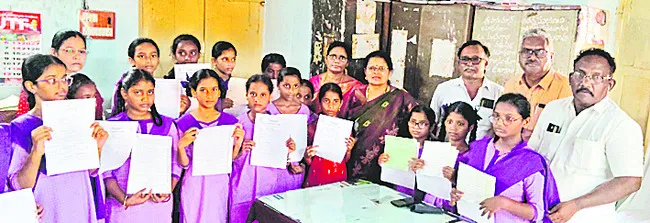ప్రభుత్వ పాఠశాలల్లో ప్రవేశాలు పెంచండి