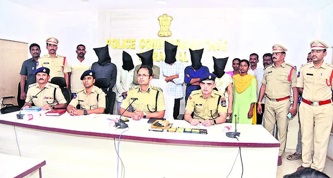వివాహేతర సంబంధానికి అడ్డొస్తున్నాడని హత్య..