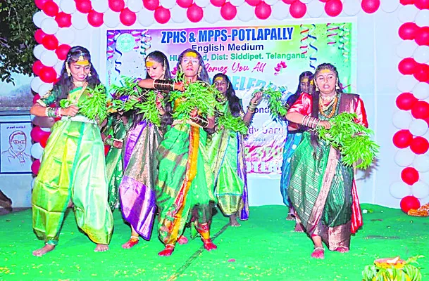 పిల్లలను బడిలో చేర్పించాలి