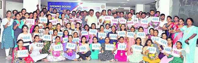 ‘శ్రీ చైతన్య’ విజయఢంకా

