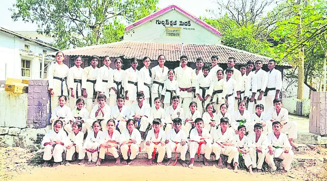 కూతుర్ల మృతికి కారకురాలైన తల్లిపై కేసు నమోదు