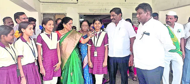 విద్యార్థులకు నాణ్యమైన భోజనం అందించాలి