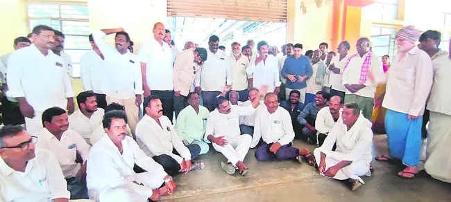 పొగాకు రైతులకు న్యాయం చేయాలి