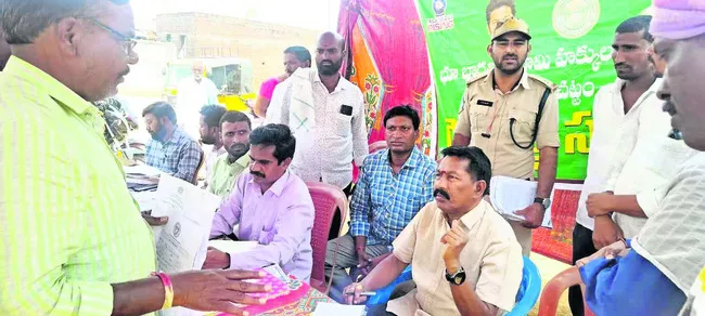 రైతులు రెవెన్యూ సదస్సులు సద్వినియోగం చేసుకోవాలి