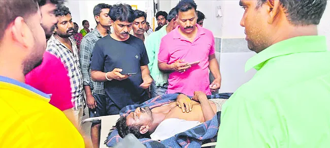 విద్యుదాఘాతానికి ఇద్దరు దుర్మరణం