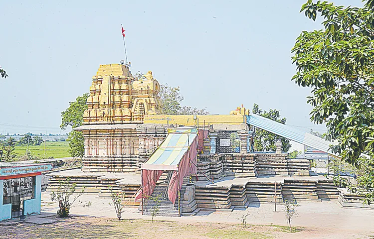 Pillamarri is home to ancient temples