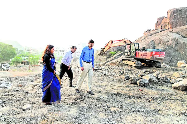 పూడికతీత పనుల్లో వేగం పెంచండి