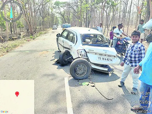 చెట్టును ఢీకొట్టిన కారు