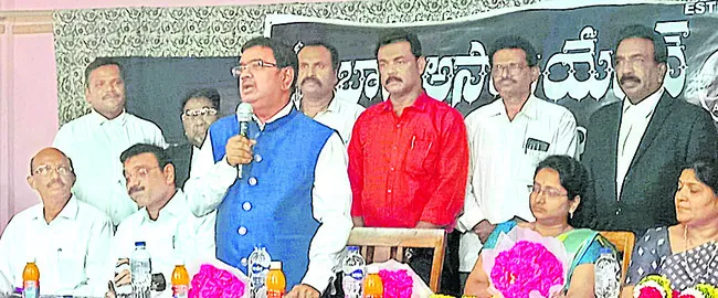 పదవిలో బాధ్యతగా వ్యవహరించాలి 