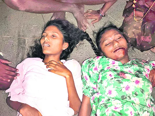 పెళ్లిరోజు వేడుకకు వెళ్తూ.. మృత్యుఒడికి