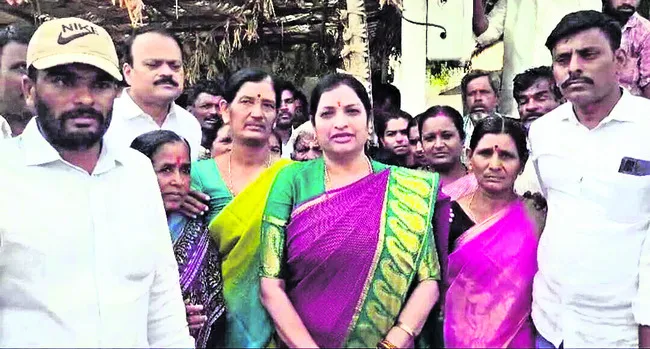 పెచ్చుమీరిన అక్రమాలు, దౌర్జన్యాలు 