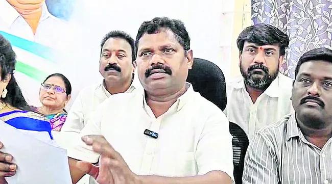 కేసులు పెట్టడానికి పదవి ఇవ్వలేదు 