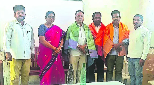 కలిసి పోరాడితేనే పరిష్కారం 