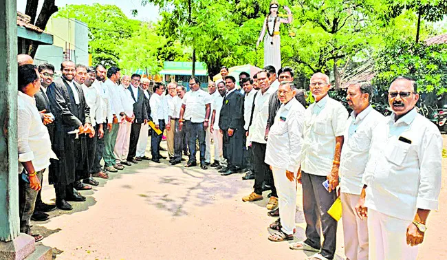 ఉగ్రదాడికి కారకులైన వారిని కఠినంగా శిక్షించాలి 