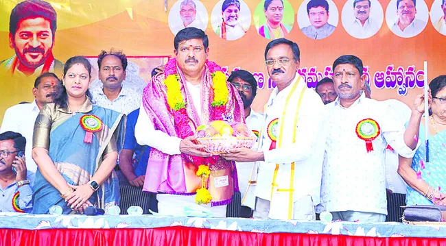 భక్తులకు మెరుగైన సౌకర్యాలు కల్పించండి 