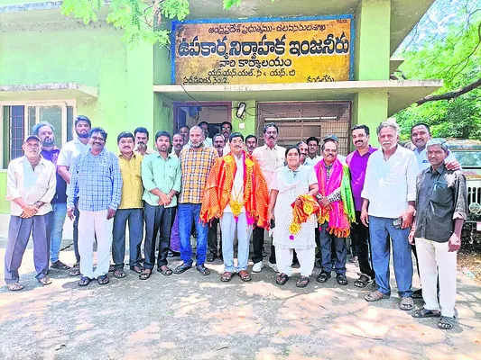 ఇంజినీర్లకు సన్మానం
