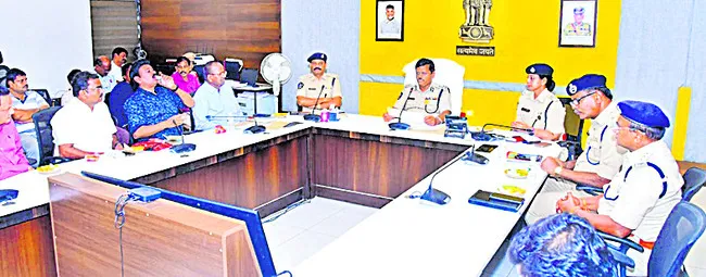 ప్రమాద బాధితులకు పరిహారం అందజేత 