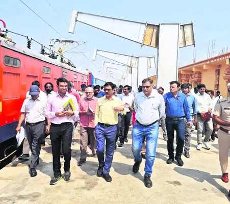 పనులు త్వరగా పూర్తి చేయాలి 