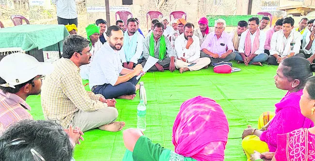 ఇందిరమ్మ ఇళ్ల నిర్మాణాలు పూర్తి చేయాలి
