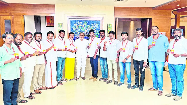 గుర్తింపు కార్డు ఉన్నవారికే అనుమతి