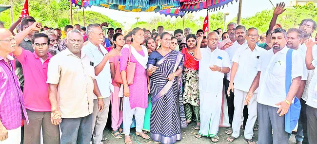 సీఐటీయూ ఆధర్యంలో ధర్నా
