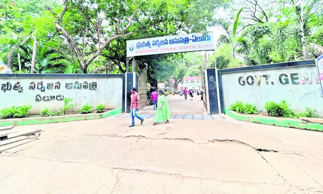 నర్సింగ్‌ కాలేజీలో వసూళ్ల పర్వం! 