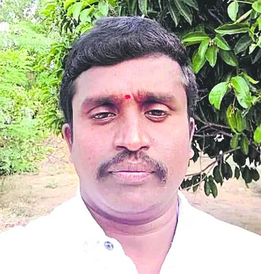 కారు ఢీకొట్టిన ప్రమాదంలో బైకిస్టు దుర్మరణం
