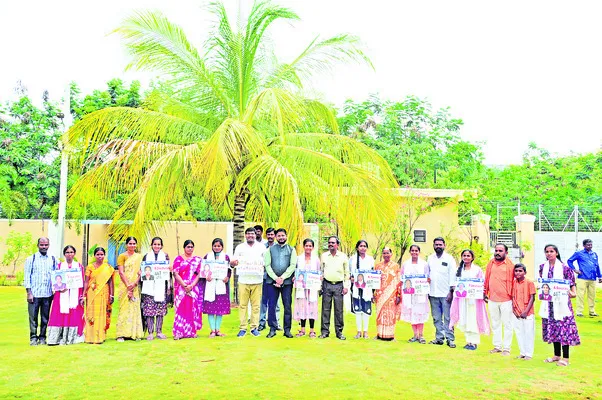 సర్కారు స్కూళ్లలోనే విద్యార్థులకు బంగారు భవిష్యత్‌