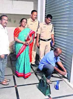  ఆలయ అర్చకుడిపై వేటు  
