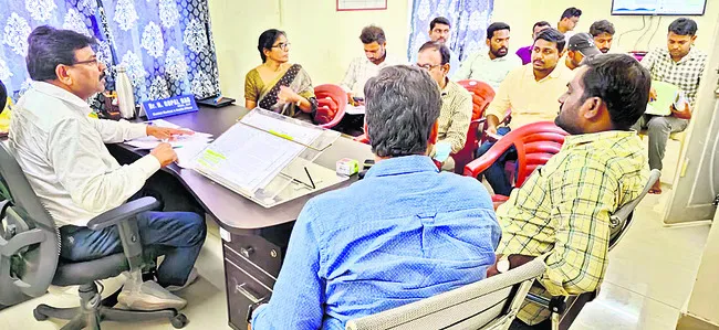 లింగ నిర్ధారణ పరీక్షలు నిర్వహిస్తే చర్యలు