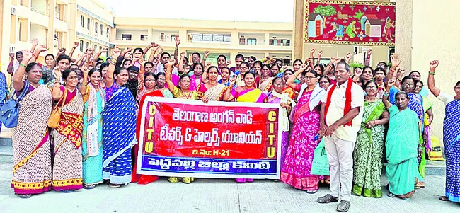 మే నెలంతా సెలవులివ్వాలి