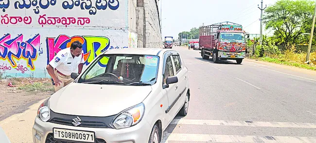 సీటు బెల్ట్ ధరించడం తప్పనిసరి