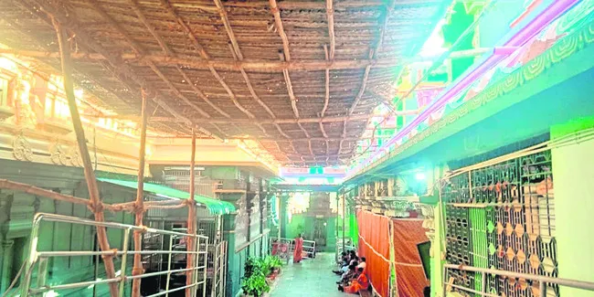 శ్రీవారి ఆలయంలో చలువ పందిళ్లు 