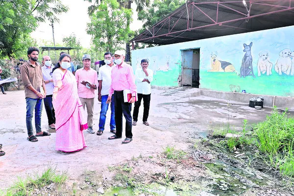 డాగ్‌ షెడ్‌ పనులు పూర్తి  చేయండి: మేయర్‌ సుధారాణి
