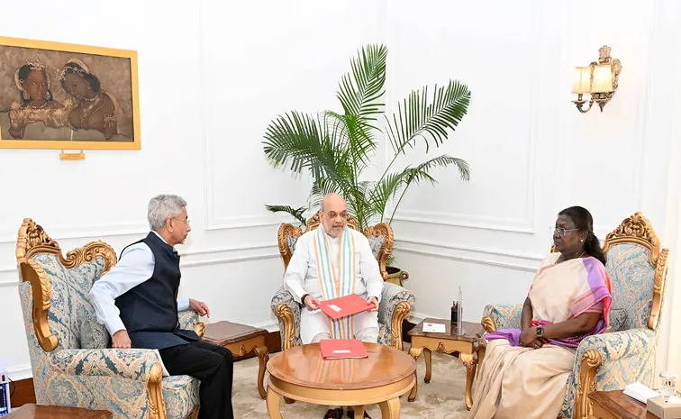 Home Minister Amit Shah, EAM Jaishankar brief President Murmu over Pahalgam terror attack