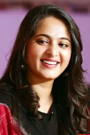Buzz: Anushka Shetty Sign Seven Movies7