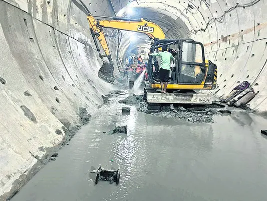 సహాయక చర్యలకు బ్రేక్‌ 