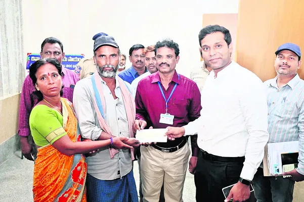 ‘స్ఫూర్తి’ సేవలు ప్రశంసనీయం