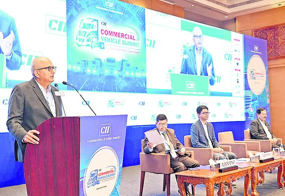 ఆర్థికావృద్ధిలో వాణిజ్య వాహనాలు కీలకం 