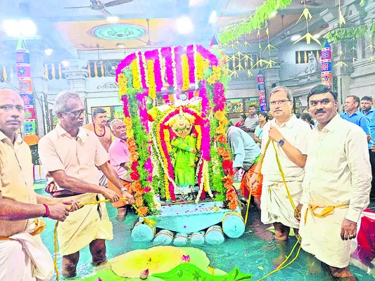 బయల్పడిన వృద్ధురాలి మృతదేహం