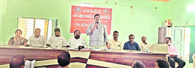 ఆర్టీసీ ఉద్యోగులకు పదోన్నతులు కల్పించాలి 