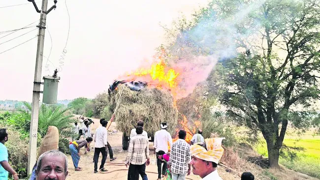 కాటేపల్లిలో అగ్ని ప్రమాదం
