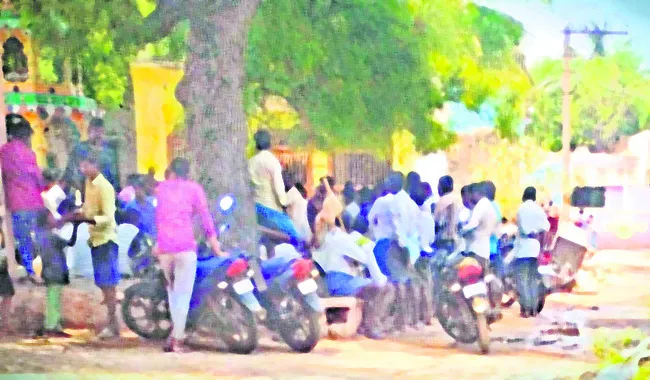 బెల్టుషాపు నిర్వహణకు వేలంపాట